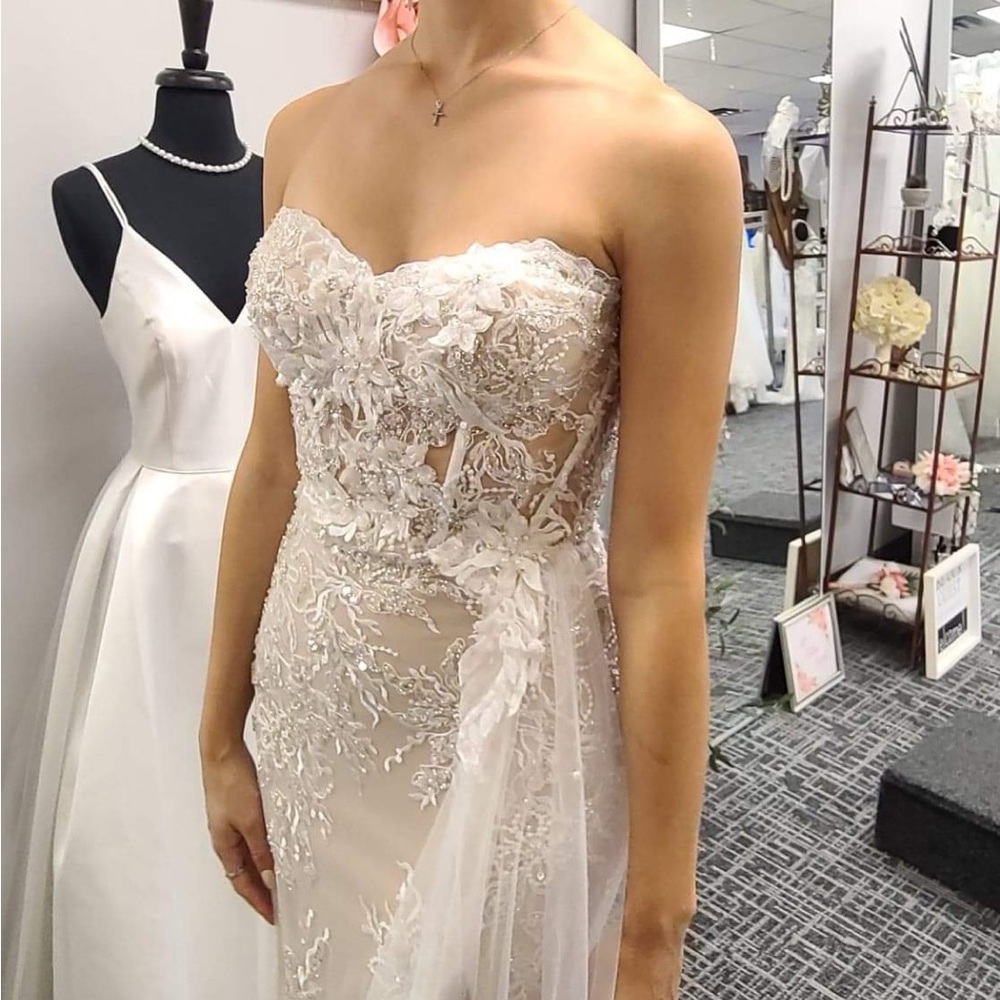 Brand new wedding/prom dress